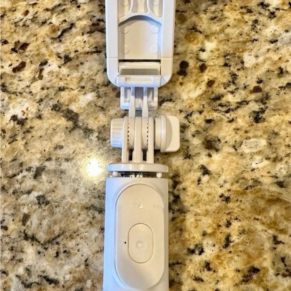 KzomKzoo Selfie Stick New White Blue Tooth